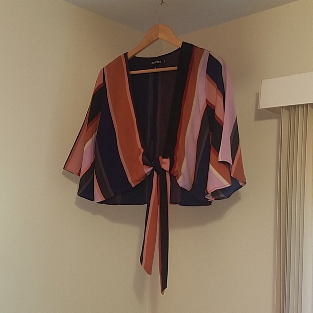Ladies top - Picture 2 of 2